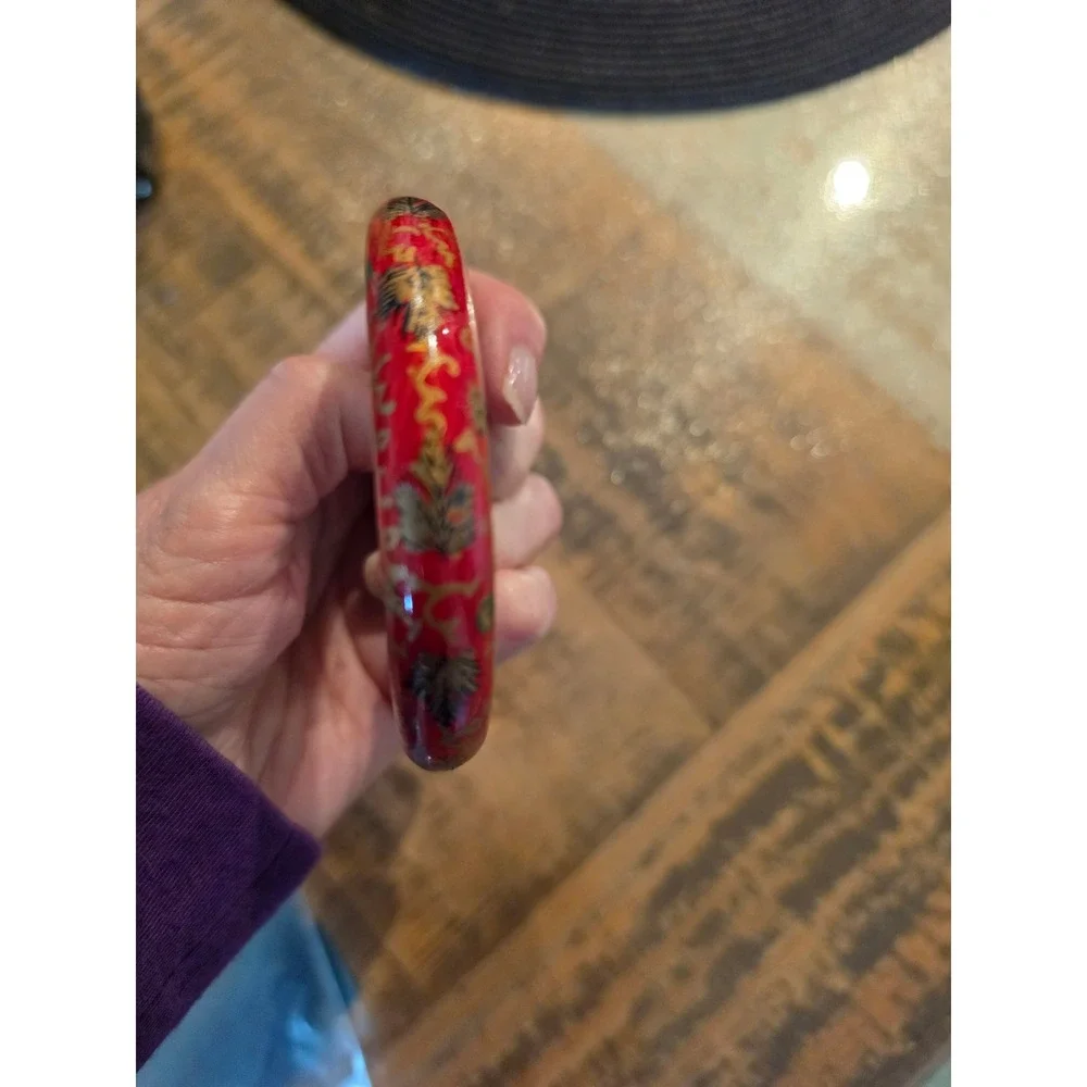 Vintage Red Lacquer Bangle Bracelet Gold Floral Leaf Pattern Chinoiserie Style